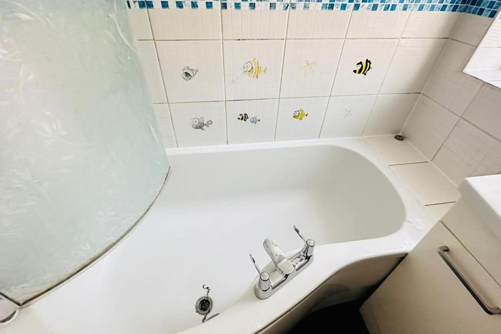 3 Bed House East London Home Ngoại thất bức ảnh